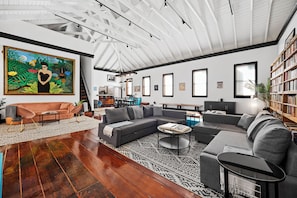 Smart TV, books, stereo