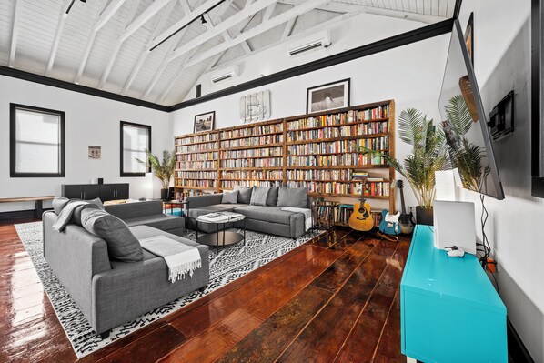 Smart TV, books, stereo