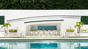 Pool - 2 Connecting Suites at a 5⭐️ Hotel (Miami)