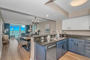 Fridge, microwave, oven, stovetop - 1BR Direct Ocean Front Suite Newly Renovated! (Myrtle Beach)