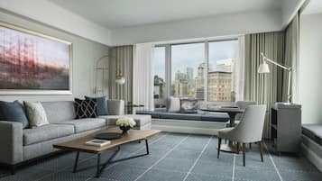 Een televisie, een open haard en een dvd-speler