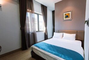 Frette Italian sheets, premium bedding, down duvets, Select Comfort beds - Canh Tien Homestay Tam Thanh Beach (Da Nang)