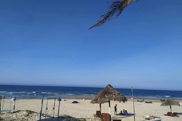 Private beach nearby, white sand