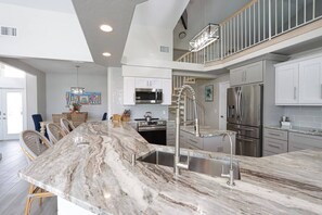 Microonde, forno, piano cottura, lavastoviglie