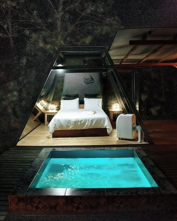 Piramide | Premium bedding, down comforters, minibar, individually furnished