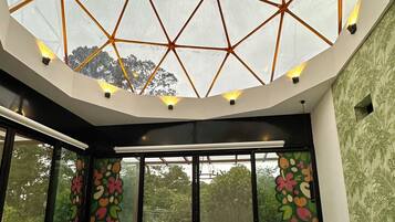 Amazon Domo | Pemandangan dari bilik