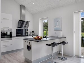 Kühlschrank, Mikrowelle, Ofen, Geschirrspüler