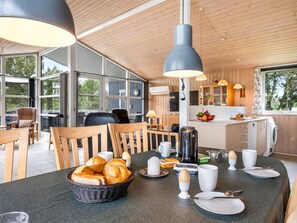 Dining - "Nadia" - 1.7km from the sea by Interhome (Blåvand)