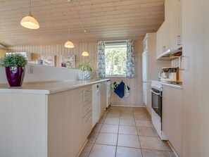 Fridge, microwave, oven, dishwasher - "Nadia" - 1.7km from the sea by Interhome (Blåvand)