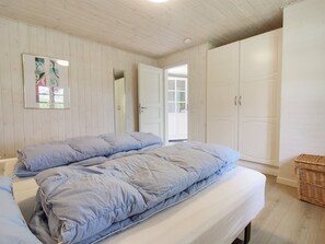 3 bedrooms, Internet