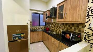Fridge, microwave, stovetop, toaster