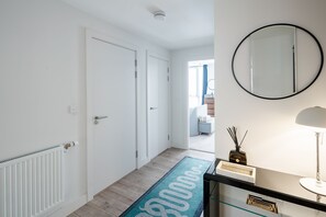 Interior - 1-Bed Apartment- Sleeps 2, Central Links & Pets Ok (London)