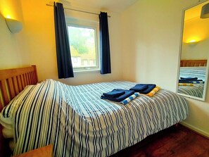 2 室のベッドルーム、アイロン / アイロン台、WiFi、ベッドシーツ