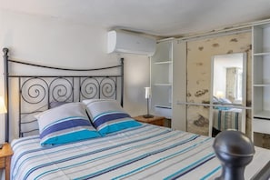 1 bedroom, bed sheets