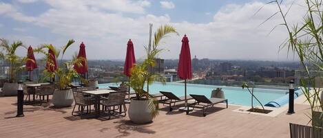 Lämmitetty uima-allas