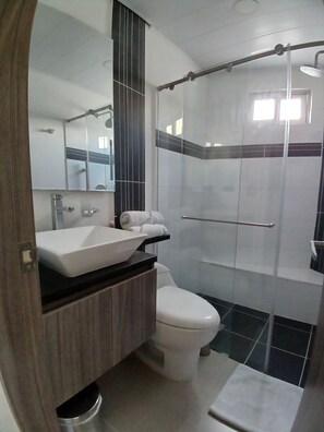 Bathroom - 307 Moderno Aparta-Suite en Versalles Tipo Loft - Cali Tower Suites & Lofts (Cali)