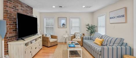 House, Multiple Beds, Kitchen, Garden View | Living area | TV