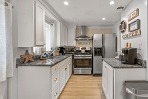 独立别墅, 多张床, 厨房, 花园景观 | 私人厨房 | 冰箱、微波炉、烤箱、炉灶