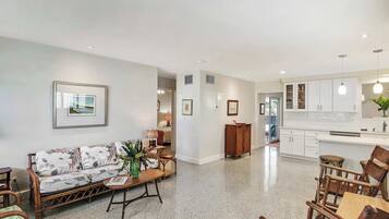 House, Multiple Beds, Patio, Garden View (Mango House) | Living area