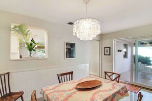 Hus - flera sÀngar - uteplats - utsikt mot trÀdgÄrden (Mango House) | Restauranger