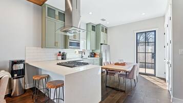 House, Multiple Beds, Kitchen, Garden View | Private kitchen | Fridge, microwave, oven, stovetop