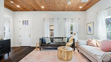 House, Multiple Beds, Kitchen, Garden View | Living area | 42-inch flat-screen TV with digital channels