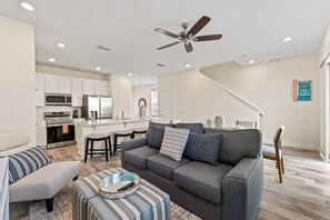 บ้านพัก, หลายเตียง, ห้องครัว | บริเวณนั่งเล่น | ทีวี