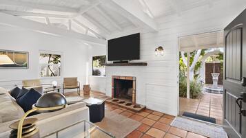 House, Multiple Beds, Pool Access, Mountain View | Living area | 50-inch flat-screen TV with digital channels