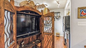 Condo, 1 Queen Bed, Patio, Garden View (Eclectic Comfort) | Interior - Cozy Retreat in Central East Austin (Austin)