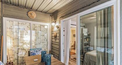 Cozy Retreat in Central East Austin