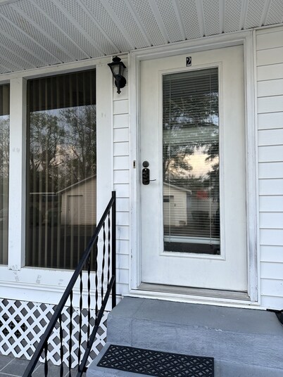 Remodeled Cozy 1Bed1Bath small town apartment.