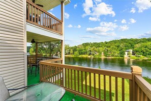 Outdoor dining - On Lake Time Taneycomo - Amazing Views (Branson)