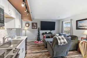 コンドミニアム ベッド (複数台) バルコニー (On Lake Time Taneycomo) | 専用キッチン | コーヒー / ティーメーカー