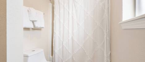 Condo, Multiple Beds, Balcony (On Lake Time Taneycomo) | Bathroom | Combined shower/tub, hair dryer, towels