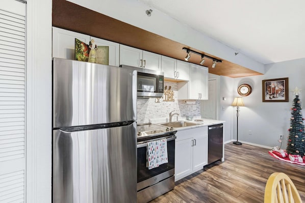 コンドミニアム ベッド (複数台) バルコニー (On Lake Time Taneycomo) | 専用キッチン | コーヒー / ティーメーカー