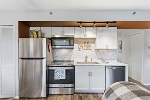 コンドミニアム ベッド (複数台) バルコニー (On Lake Time Taneycomo) | 専用キッチン | コーヒー / ティーメーカー