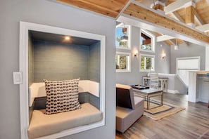 House, Multiple Beds, Balcony, Mountain View (Alpine Chalet) | Interior