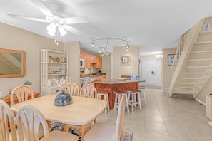 Villa, Multiple Beds, Balcony, Golf View (Fore Season Retreat) | In-room dining