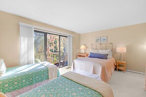 ヴィラ ベッド (複数台) バルコニー ゴル フビュー (Fore Season Retreat) | 2 室のベッドルーム、客室ごとに異なる装飾、客室ごとに異なるインテリア、デスク
