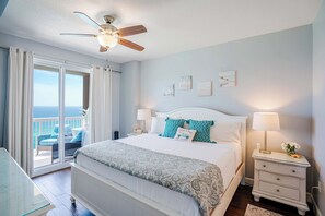 Condo, varias camas, balcón, vista al océano (Sunrise Sands) | 1 habitación, decoración personalizada y muebles diferentes 