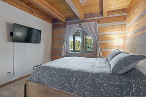 Room - Secluded Rustic Mountain Retreat w/ Updated Touch (Breckenridge)