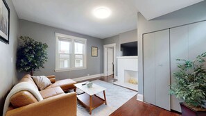 Hus, flere senger, balkong | Oppholdsområde | TV og peis