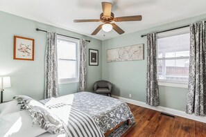 Nhà, 2 giường cỡ queen, bếp, quang cảnh vườn (Bluebird Bungalow) | 2 phòng ngủ, trang trí khác biệt 