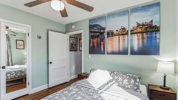 House, 2 Queen Beds, Kitchen, Garden View (Bluebird Bungalow) | 2 bedrooms, individually decorated, individually furnished, free WiFi