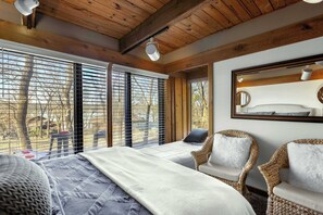 Casa, várias camas, cozinha (Cedar Nest) | 3 quartos, individualmente decorados, individualmente mobiliados