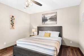 Kabin, Beberapa Tempat Tidur, balkon, pemandangan kebun (The Rock at Branson Cove) | 5 kamar tidur dan didekorasi berbeda-beda