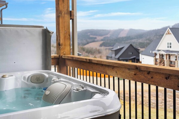 Huisje, Meerdere bedden, balkon, uitzicht op tuin (The Rock at Branson Cove) | Outdoor spabad