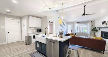 Sageview Cottage 4 BDR w/ Pool, Pet Friendly!