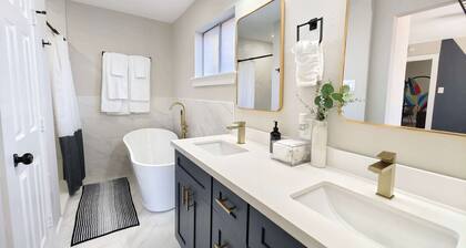 Sageview Cottage 4 BDR w/ Pool, Pet Friendly!