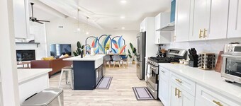 Sageview Cottage 4 BDR w/ Pool, Pet Friendly!